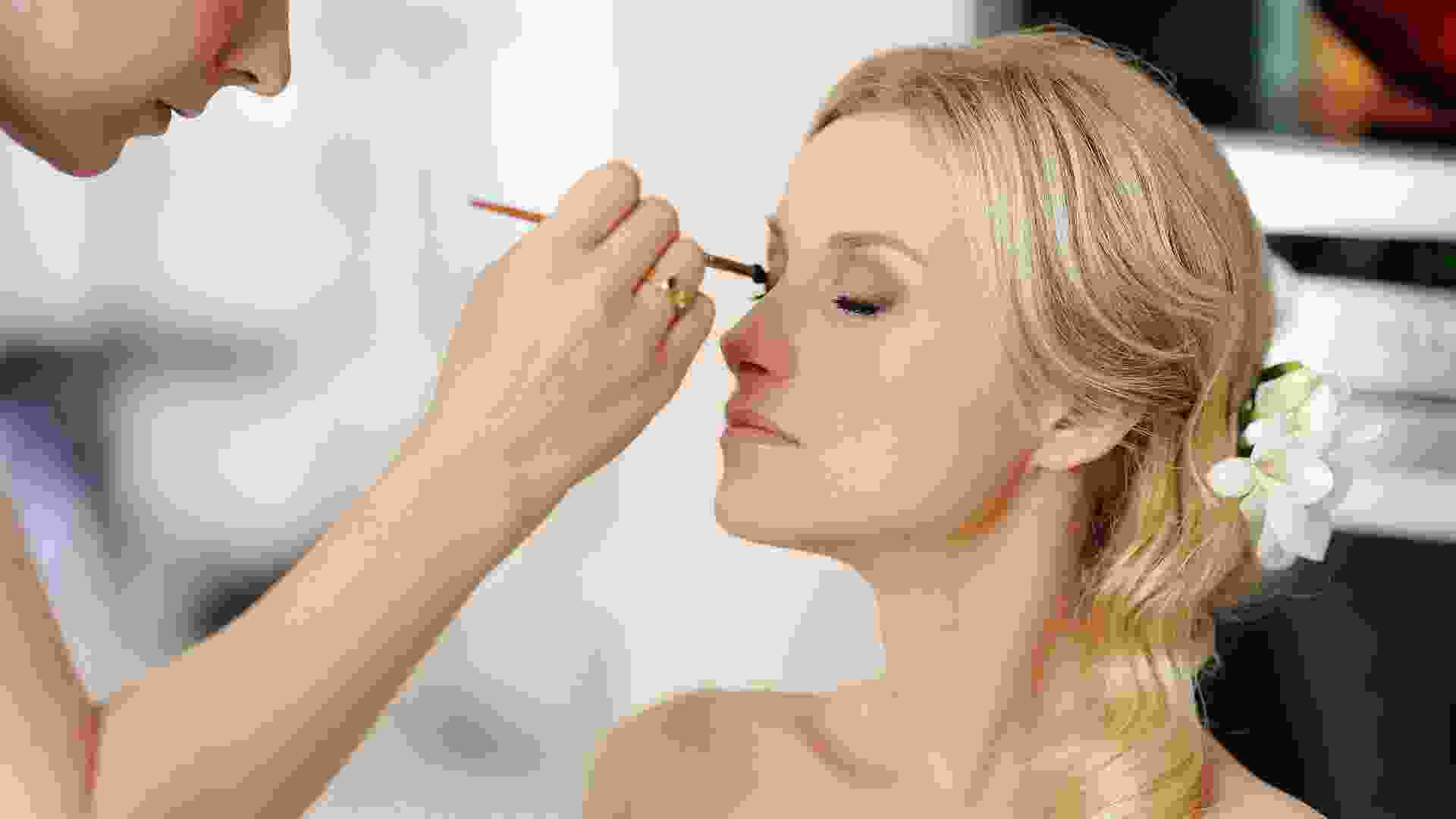 Touching up the eyelashes